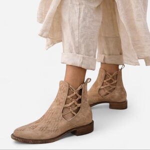 Patina Vie Tan Distressed Leather Cutout Ankle Boots Lace Up Western Boho 9